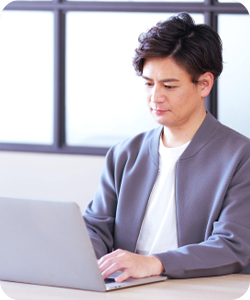 バックヤードの査定スタッフ